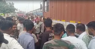 बाईपास पर हंगामा करते स्वजन। जागरण