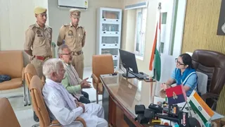 छात्राओं ने एक दिन के लिए संभाली एसीपी और थाना प्रभारियों की जिम्मेदारी।