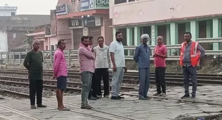 मौके पर जुटे लोग। जागरण