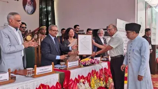 प्रो. हुसैन नस्र और ख्वाजा बंदानवाज एजुकेशनल सोसायटी को सर सैयद उत्कृष्टता पुरस्कार