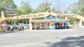 यूनियनों के आग्रह पर गंभीरता से विचार करने के बाद प्रबंधन ने छुट्टियों के शेड्युल में बदलाव करने का निर्णय लिया।