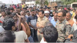 ग्रामीणों ने किया सड़क जाम