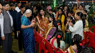 जन भवन में नवरात्रि के छठे दिन आयोजित कार्यक्रम में शामिल राज्यपाल आनंदीबेन पटेल