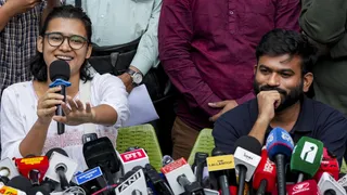 AISA की नेहा बोरा हुईं रिहा, अभिजीत दीपके की आज मजिस्ट्रेट के सामने होगी पेशी