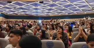 पंजाब यूनिवर्सिटी के सेक्टर-25 स्थित कन्वेंशन सेंटर में आयोजित कार्यक्रम में पहुंचे हजारों स्टूडेंट्स।