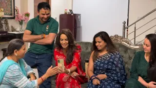 मल्लिका शेरावत ने लालू परिवार से की मुलाकात। (वीडियो ग्रैब)