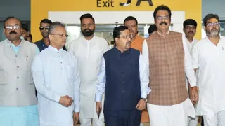भाजपा अध्यक्ष नितिन नवीन दो दिवसीय दौरे पर पहुंचे पटना। पार्टी नेताओं ने एयरपोर्ट पर किया स्वागत।