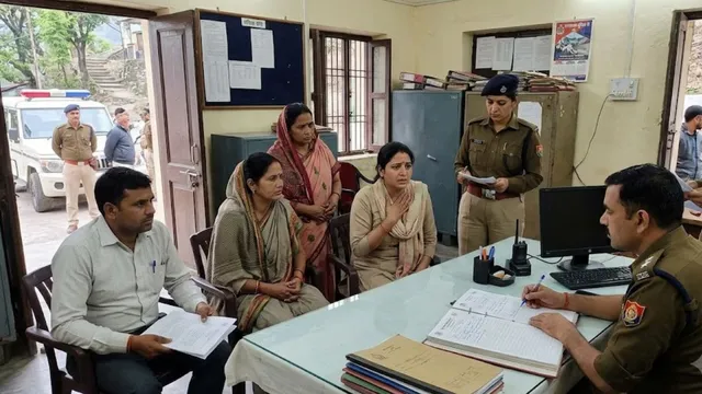 रामनगर में अवैध संबंध का विरोध करने पर रस्सी से पत्नी का गला घोंटा; पति, प्रेमिका और रिश्तेदार पर FIR दर्ज
