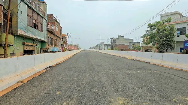 खुशखबरी! दीपावली से पहले शुरू हो सकता है बागपत का ओवरब्रिज, डामर बिछाने का कार्य अंतिम चरण में
