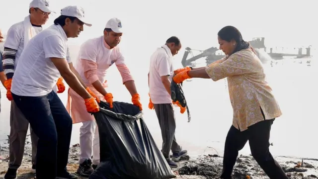 सीएम रेखा गुप्ता ने किया 'यमुना चलो' अभियान का आह्वान, 70 घाटों पर चला स्वच्छता ड्राइव
