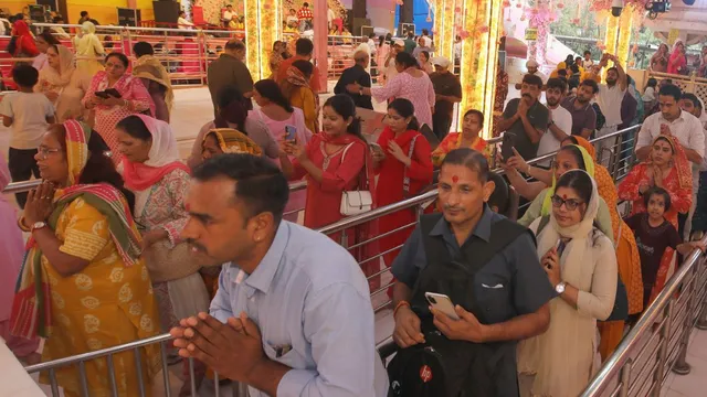 कोलकाता हादसे के बाद अलर्ट मोड पर दिल्ली, दुर्गा पूजा पंडालों की बढ़ी सुरक्षा; दमकल और एंबुलेंस की तैनाती

