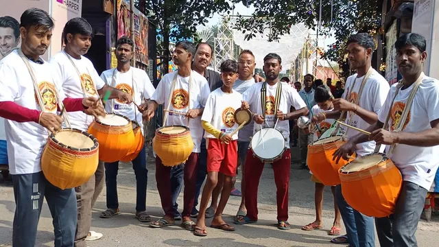 Dhanbad Durga Puja: ढाक बजी, मां आईं… हर थाप में देवी के आगमन का संदेश
