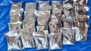 100 करोड़ के ड्रग्स के साथ चार आरोपी गिरफ्तार