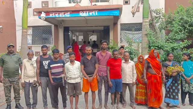 नवादा में ई-रिक्शा-साइकिल की टक्कर पर बवाल: बीच-बचाव करने पहुंची पुलिस टीम पर हमला, 11 गिरफ्तार
