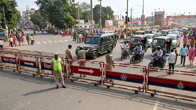पटना में विजयादशमी पर बदला रहेगा ट्रैफिक रूट: 15 प्रमुख सड़कें रहेंगी बंद, सुबह 11 बजे से नो-एंट्री लागू
