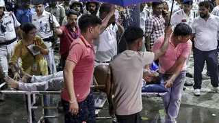 कोलकाता के चोरबागान दुर्गा पंडाल हादसे में 17 लोगों की मौत। (पीटीआई)