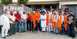 जिला प्रेसिडेंट परविंदर सिंह सोहाना यूथ अकाली दल की नई टीम के साथ।