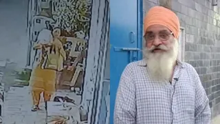 वारदात के बाद मनीषा बच्ची सहित घर से निकलती हुई।