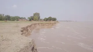 सरयू नदी का जलस्तर घटने के साथ कटान