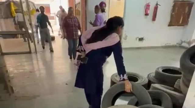 मोहाली में क्लर्क, हेल्पर और डाटा एंट्री ऑपरेटर्स से लिया जा रहा कुली-मजदूरों का काम; आयोग से हस्तक्षेप की मांग
