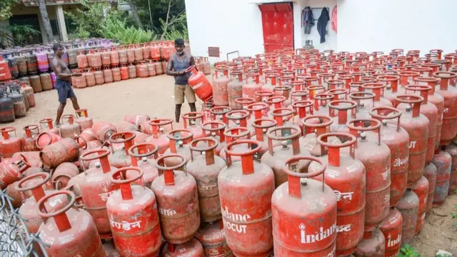 बरेली में 1.80 लाख LPG गैस उपभोक्ताओं की बढ़ी टेंशन, ई-केवाईसी के बिना नहीं कर पाएंगे सिलिंडर की बुकिंग
