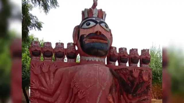 UP: यहां रावण को जलाना मना है! रावण की भव्य मूर्ति की सदियों से हो रही पूजा
