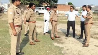रावण दहन और दशहरा मेले की तैयारियां देखने पहुंचे पुलिस अधिकारी।