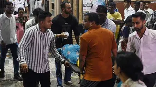 कोलकाता के पूजा पंडाल भगदड़ में 19 लोगों की मौत