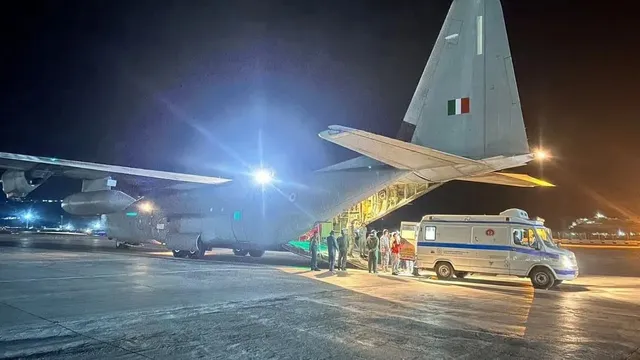 रात के अंधेरे में वायुसेना का लाइफ-सेविंग मिशन, लेह से C-130J से एयरलिफ्ट कर मरीज को दिल्ली AIIMS में कराया भर्ती
