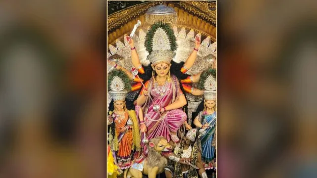 भक्तों के लिए खुला मां का दरबार, मुंगेर-जमालपुर से धरहरा तक गूंजे जयकारे, उमड़ा आस्था का सैलाब