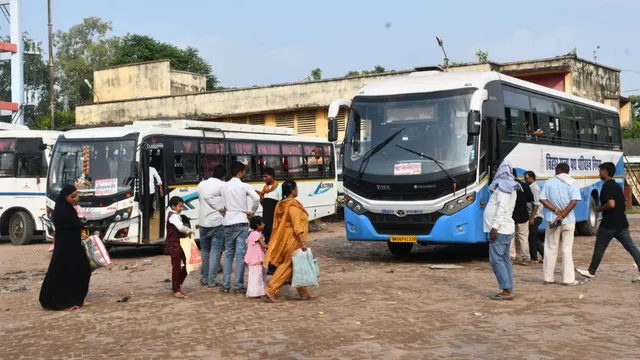 मुजफ्फरपुर में ट्रैफिक नियमों की अनदेखी, एमआईटी पहुंचकर बस खोजते रहे यात्री, इमलीचट्टी में जाम

