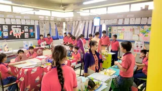 स्कूल के छात्रों की समाचार पत्रों पर आधारित प्रस्तुति आकर्षण का केंद्र रही