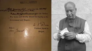 कर्ज का ऐतिहासिक दस्तावेज व सीहोर के रुठिया परिवार के सदस्य।