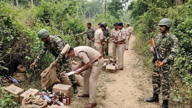 भारत-नेपाल सीमा पर सुरक्षा बलों की बड़ी कार्रवाई, झाड़ियों में छिपी मिलीं विदेशी शराब की 244 बोतलें
