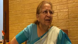 मुख्यमंत्री से मिलने पहुंची सुमित्रा महाजन (फाइल फोटो- ANI)