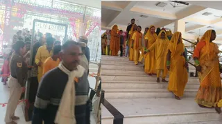 श्रीचामुंडा माता मंदिर में मेटल डिटेक्टर से होकर प्रवेश करते श्रद्धालु।