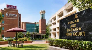 मोहाली स्थित फोर्टिस अस्पताल को हाईकोर्ट से मिली पेड़ काटने की सशर्त अनुमति। (एआई जनरेटेड फोटो)