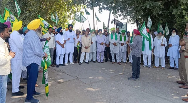 परविंदर सिंह झोटा की हत्या पर 'तानत' देने पहुंचे किसान, डेराबस्सी में AAP विधायक की गैरमौजूदगी पर जताया रोष