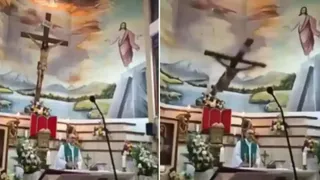 पादरी के सिर पर गिरा क्रूस।