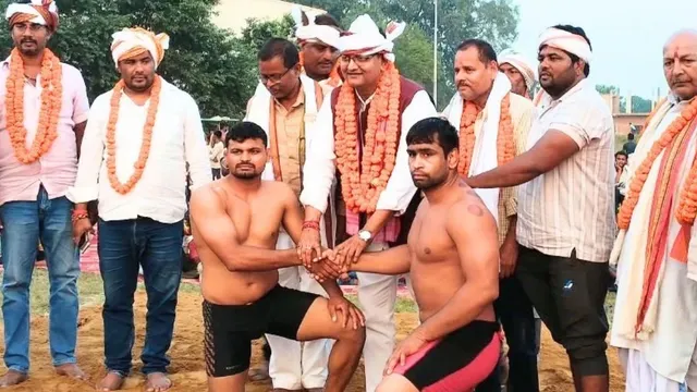 भगवती कुश्ती दंगल में पहलवान सुनील ने संजय को पटखनी देकर जीता 50 हजार रुपये का इनाम, जोरदार चला मुकाबला
