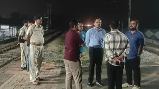 सुंदरगढ़ कलेक्टर, राउरकेला के डीएफओ, चक्रधरपुर के डीआरएम व बंडामुंडा एआरएम हाथियों के गतिविधि की मॉनिटरिंग करते। (जागरण)