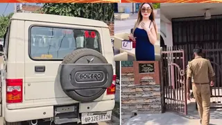 लखनऊ पुलिस की टीम रायबरेली में श्रद्धा दुबे के पैतृक आवास पहुंची।