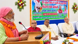सेमिनार को संबोधित करते डा.अनिल प्रकाश जोशी व अन्य। जागरण
