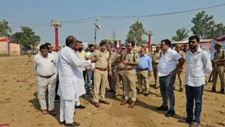 दशहरा पर्व के लिए व्यवस्थाएं देखने पहुंचे पुलिस अधिकारी।