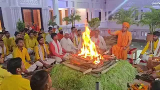 CM योगी ने महाष्टमी पर किया महानिशा पूजन।