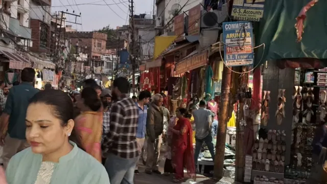 जम्मू के बाजारों में त्योहारों की धूम, करवाचौथ के लिए महिलाएं कर रहीं जमकर खरीदारी; दुकानदारों ने शुरू किए खास ऑफर
