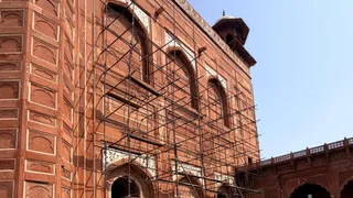 मेहमानखाना के संरक्षण के लिए बांधी जा रही पाड़। जागरण