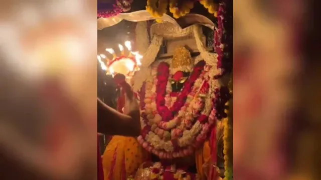 महानवमी पर मां विंध्यवासिनी के सिद्धिदात्री स्वरूप के दर्शन को उमड़े श्रद्धालु, जयकारों से गूंज उठा मंदिर

