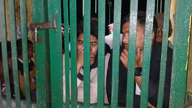 नेपाल सीमा पर झूलापुल बंद होने से फंसे 15 श्रद्धालु, एक घंटे बाद मिली वतन वापसी
