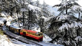 कालका से शिमला के बीच चलती है टॉय ट्रेन (फाइल फोटो)